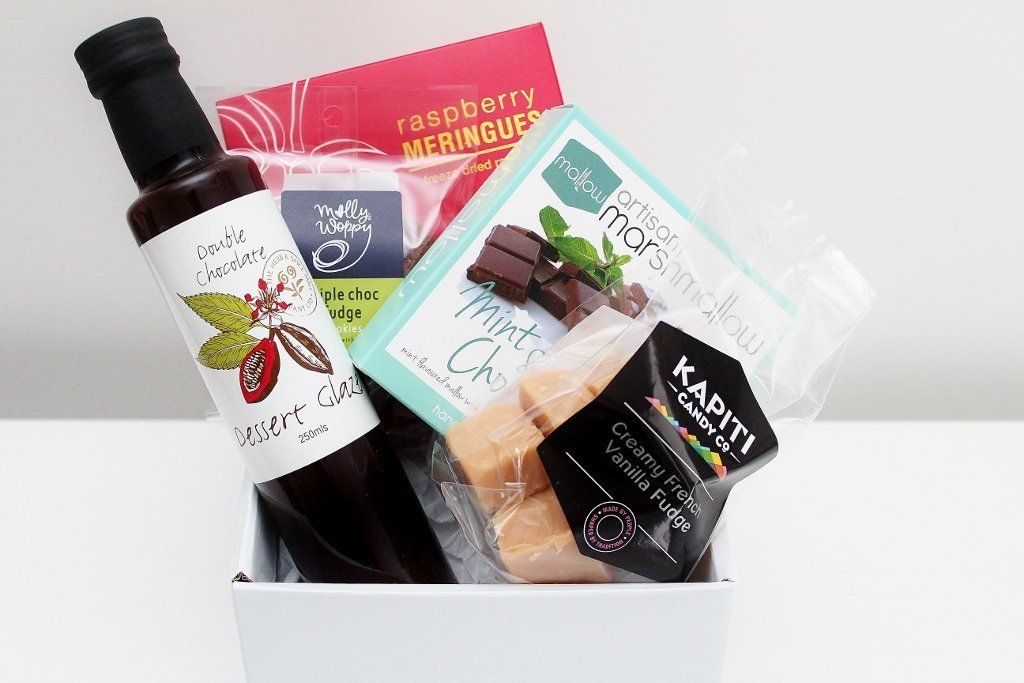 Dessert Sweet Treats Food Hamper | Sweet Treat Gift Basket | The Gift ...